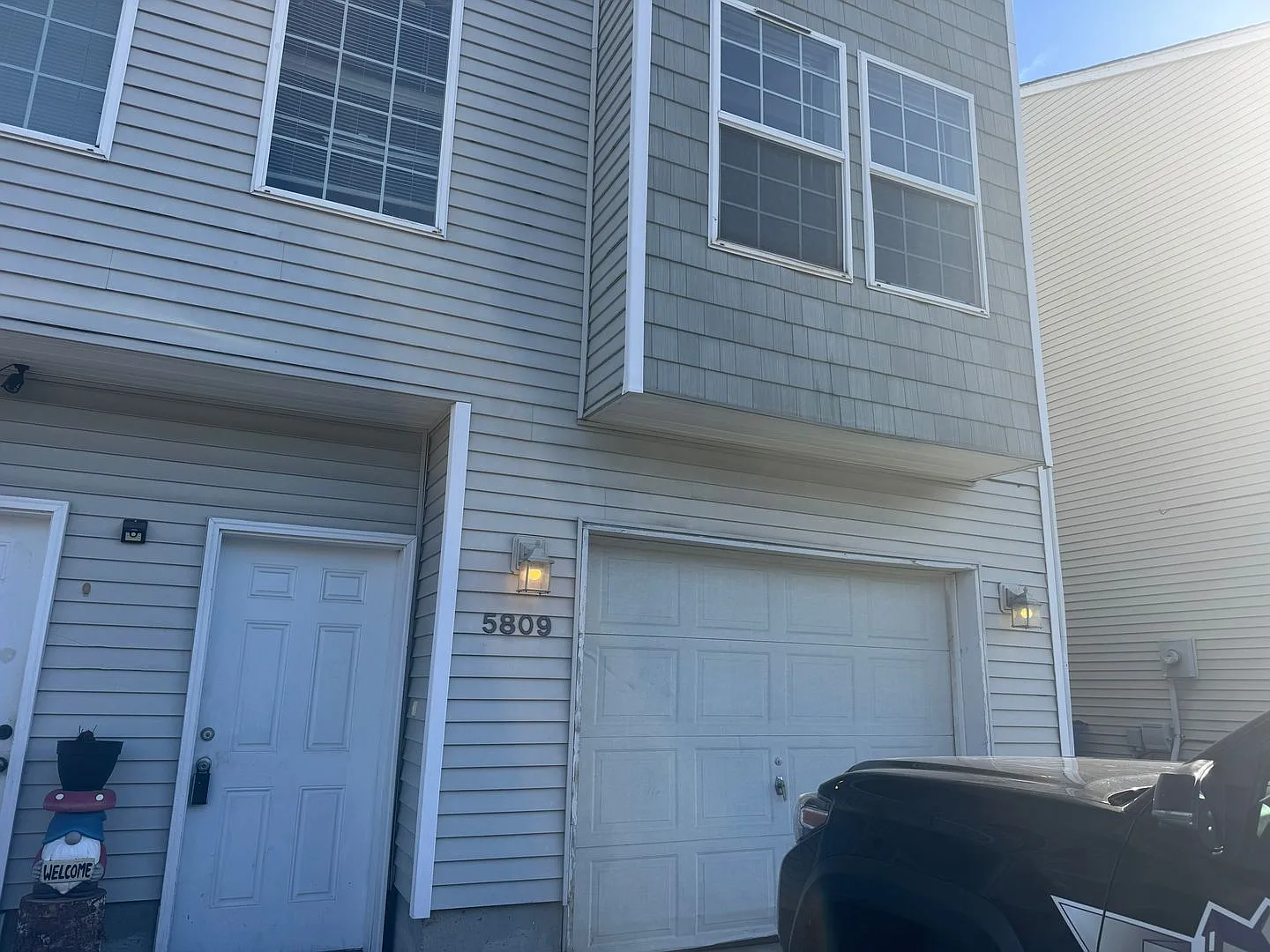 3 Bed, 2 Bath Townhouse Available! — Photo 1