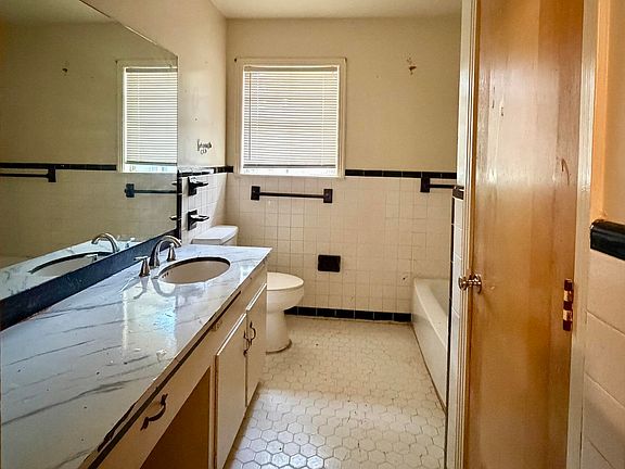 5th image of 247 Dona Ave