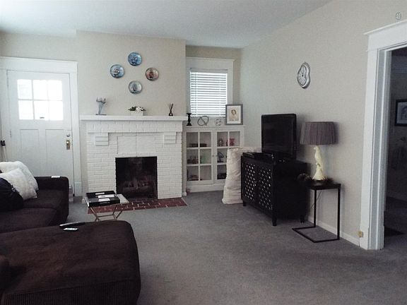 3rd image of 205 Kingwood Dr