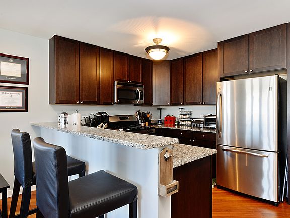 3rd image of 2525 W Bryn Mawr Ave APT 303