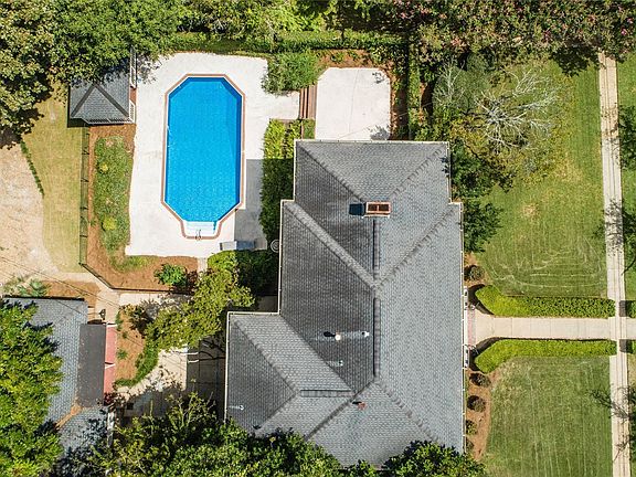 2nd image of 1131 Woodward Ave