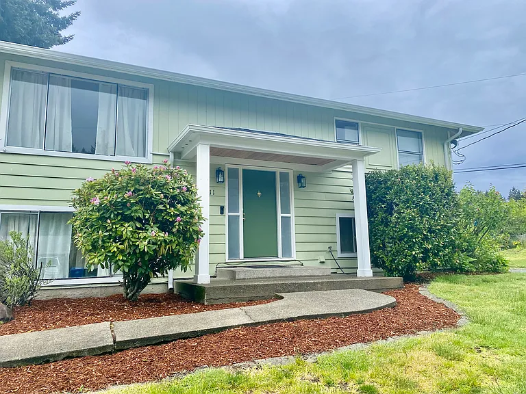 2311 Oak Dr — Photo 1