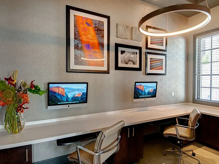 Cyber Lounge | iMac Computers