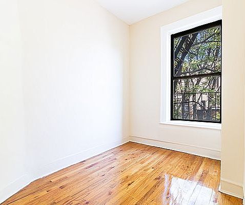 3rd image of 259 Bleecker St APT 28