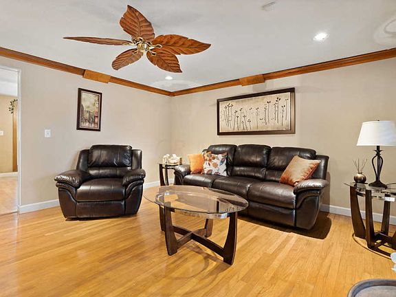 4th image of 1488 Alpine Dr