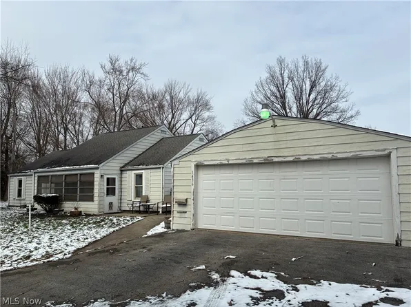 1436 Clinton St, Niles, OH 44446