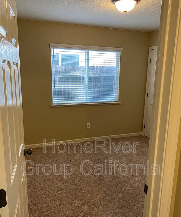 2nd image of 1553 Blue Squirrel St