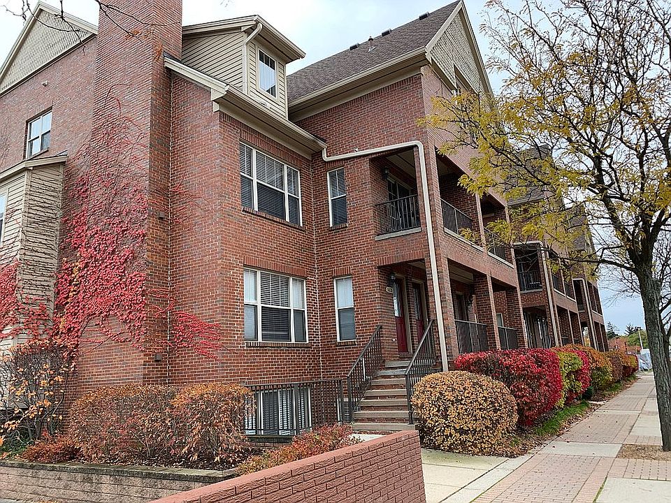 End unit with balcony