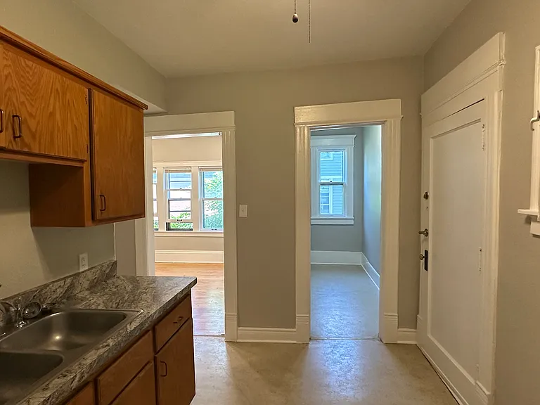 425 E Smith St #1 — Photo 7