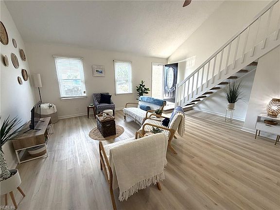 3rd image of 1536 Crescent Pointe Ln