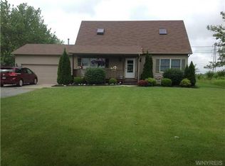 3951 Saunders Settlement Rd, Sanborn, NY 14132