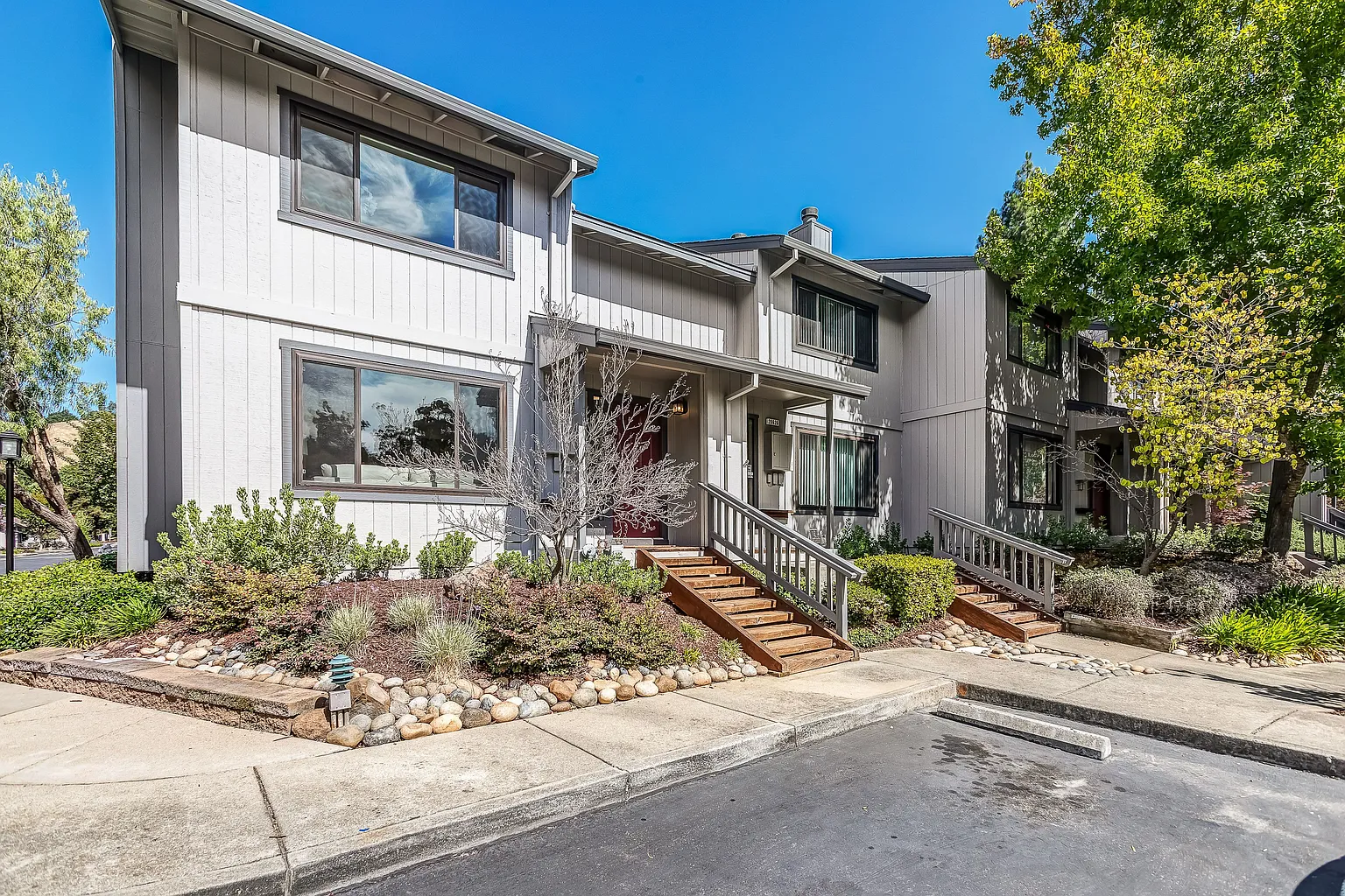 20600 Waterford Pl photo 1