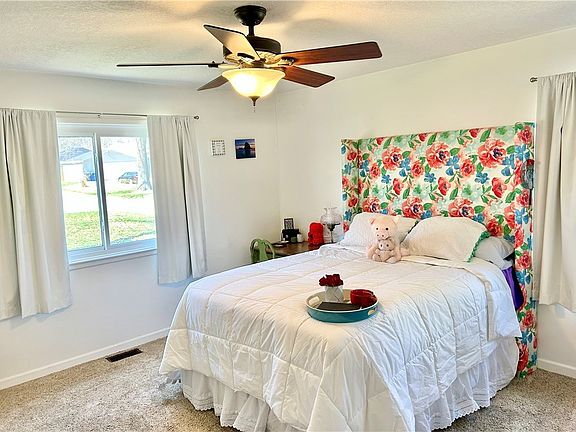 4th image of 2209 Glenbrook Dr