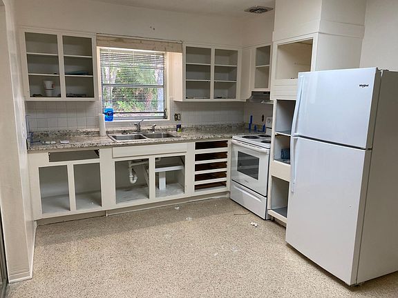 2nd image of 960 52nd St N