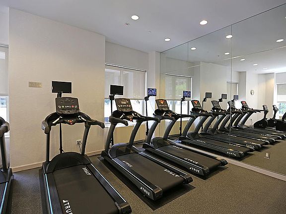 5th image of 10 Liberty St APT 21A