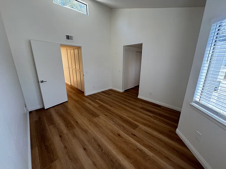 606 E Workman St — Photo 23