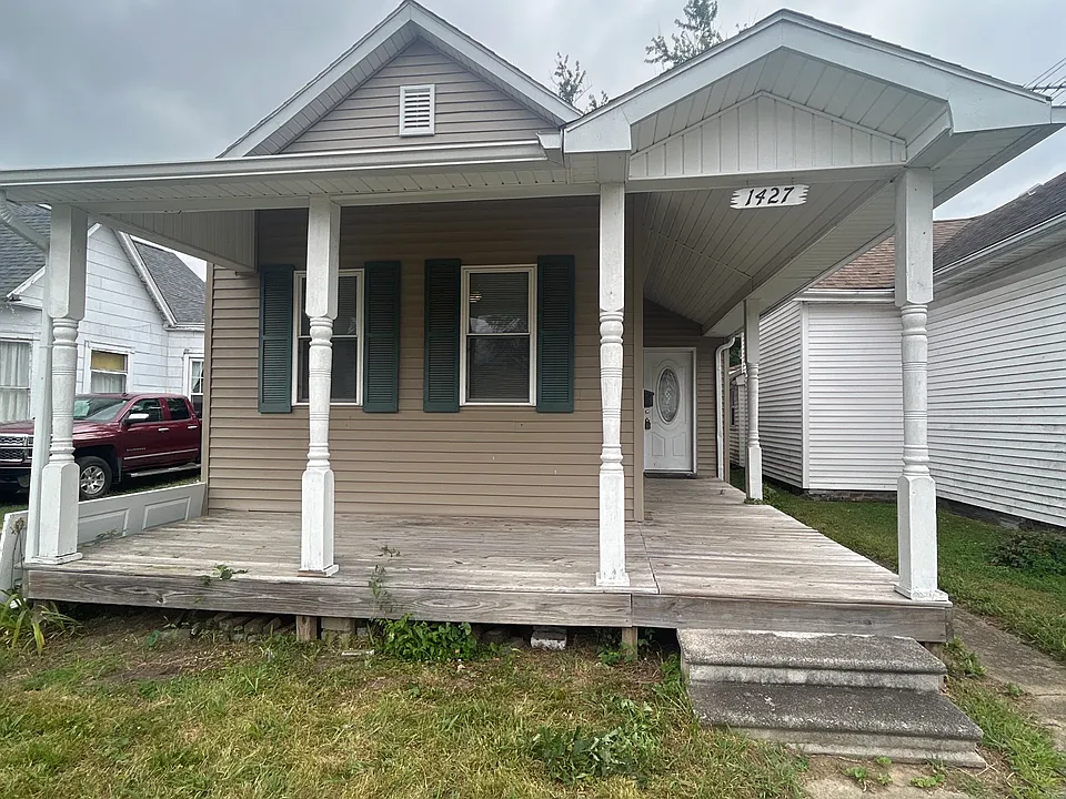 1427 Pearl St