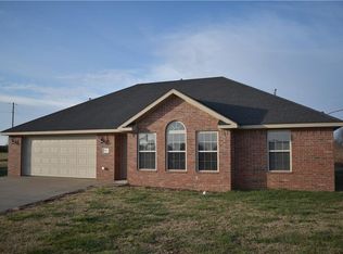 611 Magnolia St SW, Gravette, AR 72736