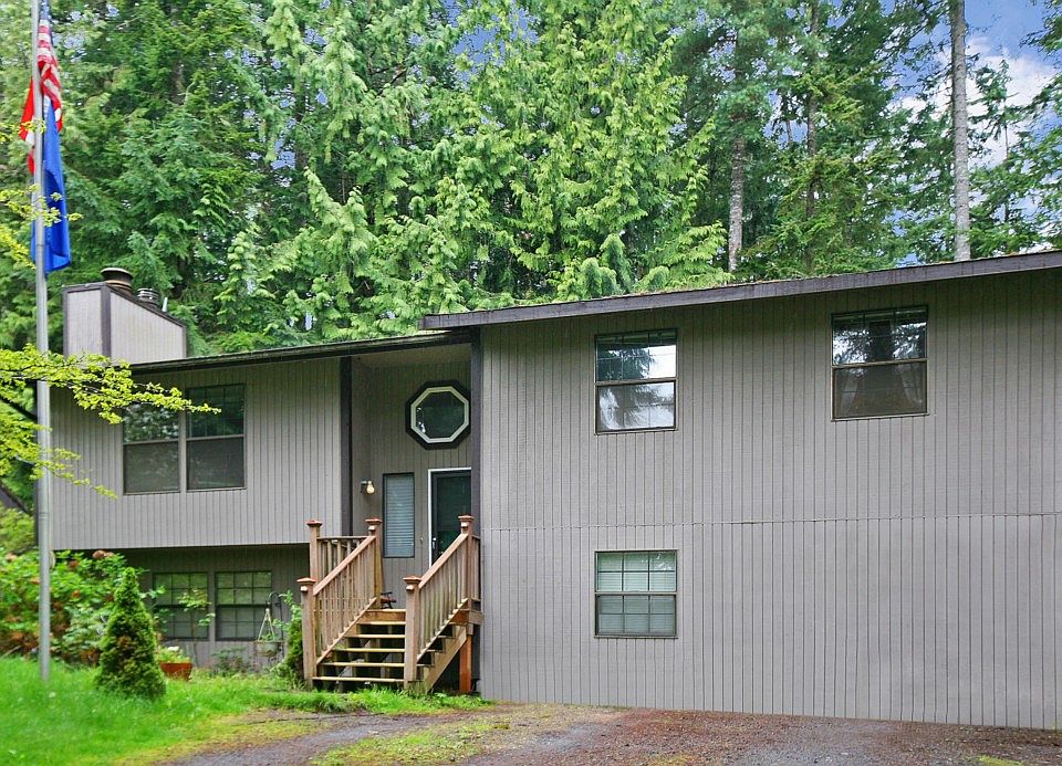 1st image of 2049 Ptarmigan Ln NW