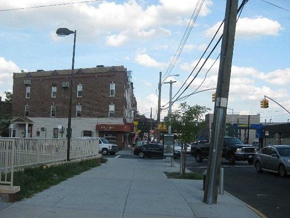 5th image of 2915 Astoria Blvd