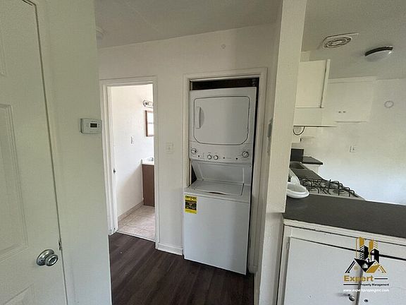 4th image of 2319 Empress St APT 8