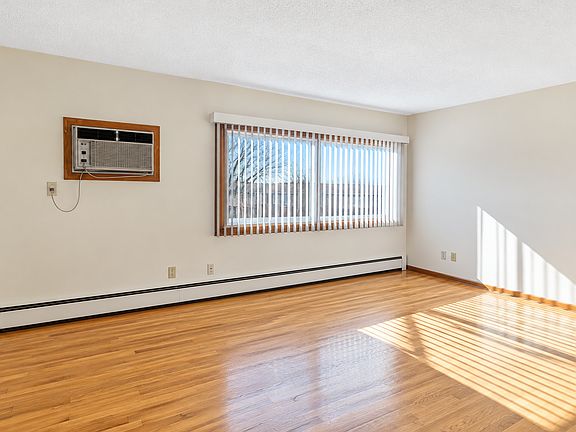 2nd image of 806 6th St NW