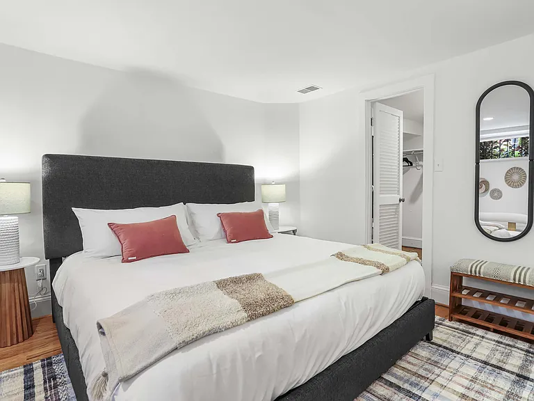 1732 Willard St NW #B — Photo 16
