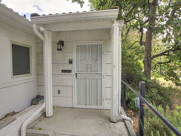 3rd image of 1011 Sagamore Way