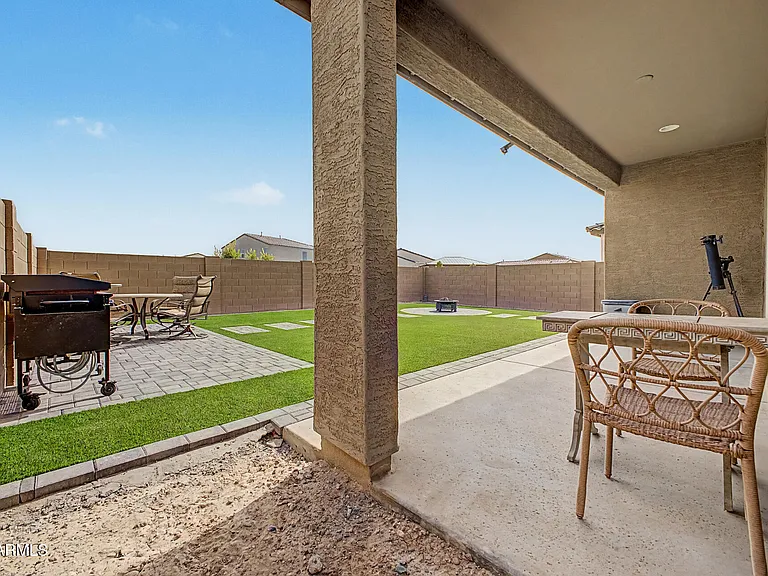 12515 W Morten Ave — Photo 22