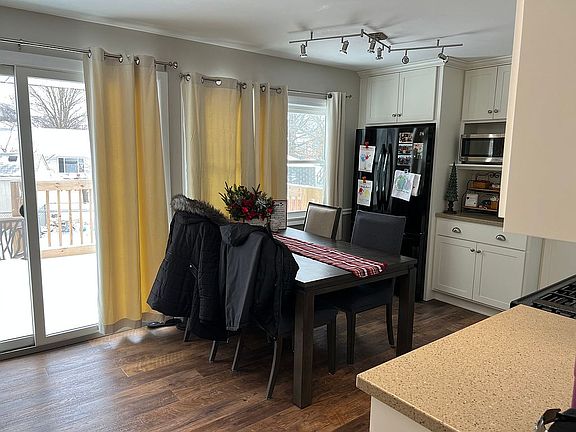 3rd image of 140 Cleveland Cir