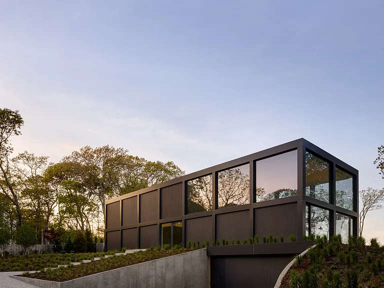 32 Hedges Banks Dr — Photo 1