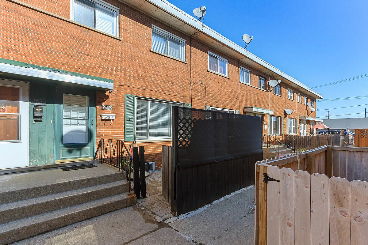 2530 Rose St photo 1