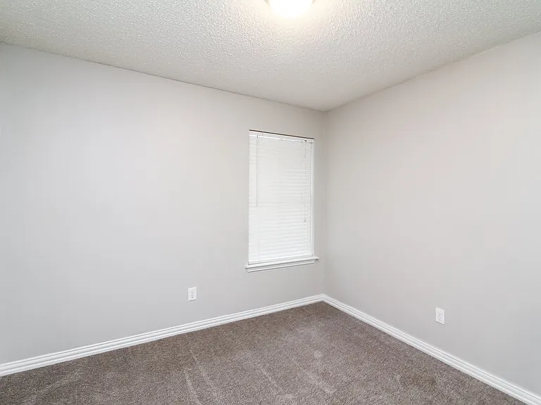 603 Wolcott Ln — Photo 14