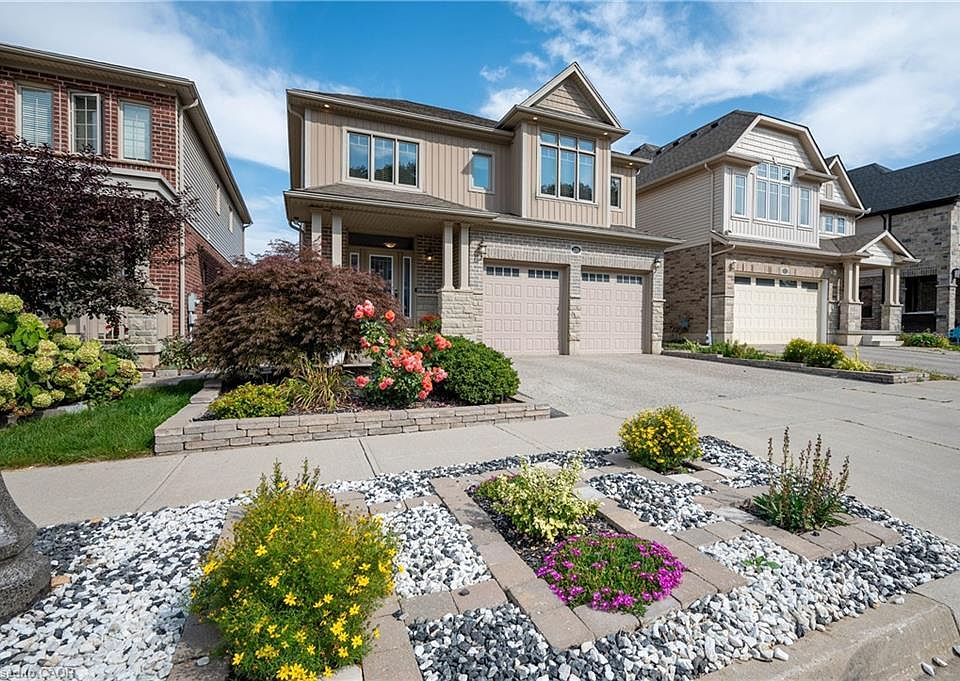 1st image of 299 Moorlands Cres