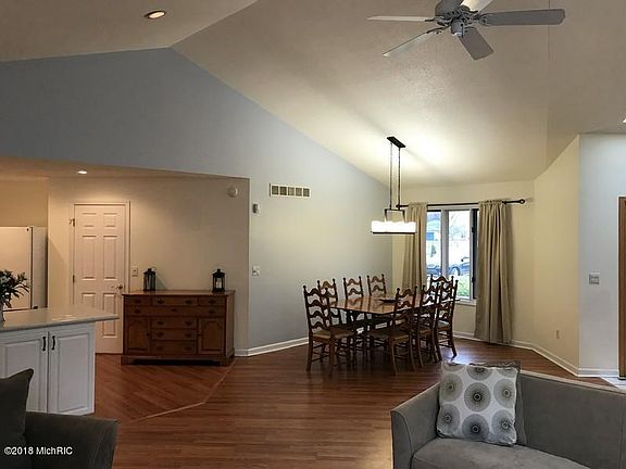 3rd image of 3606 Lincoln Pines St