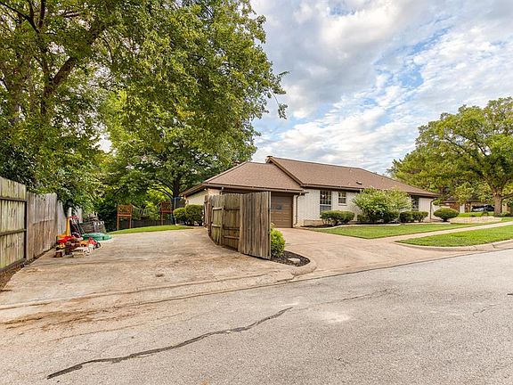 3rd image of 1816 Old Oak Dr