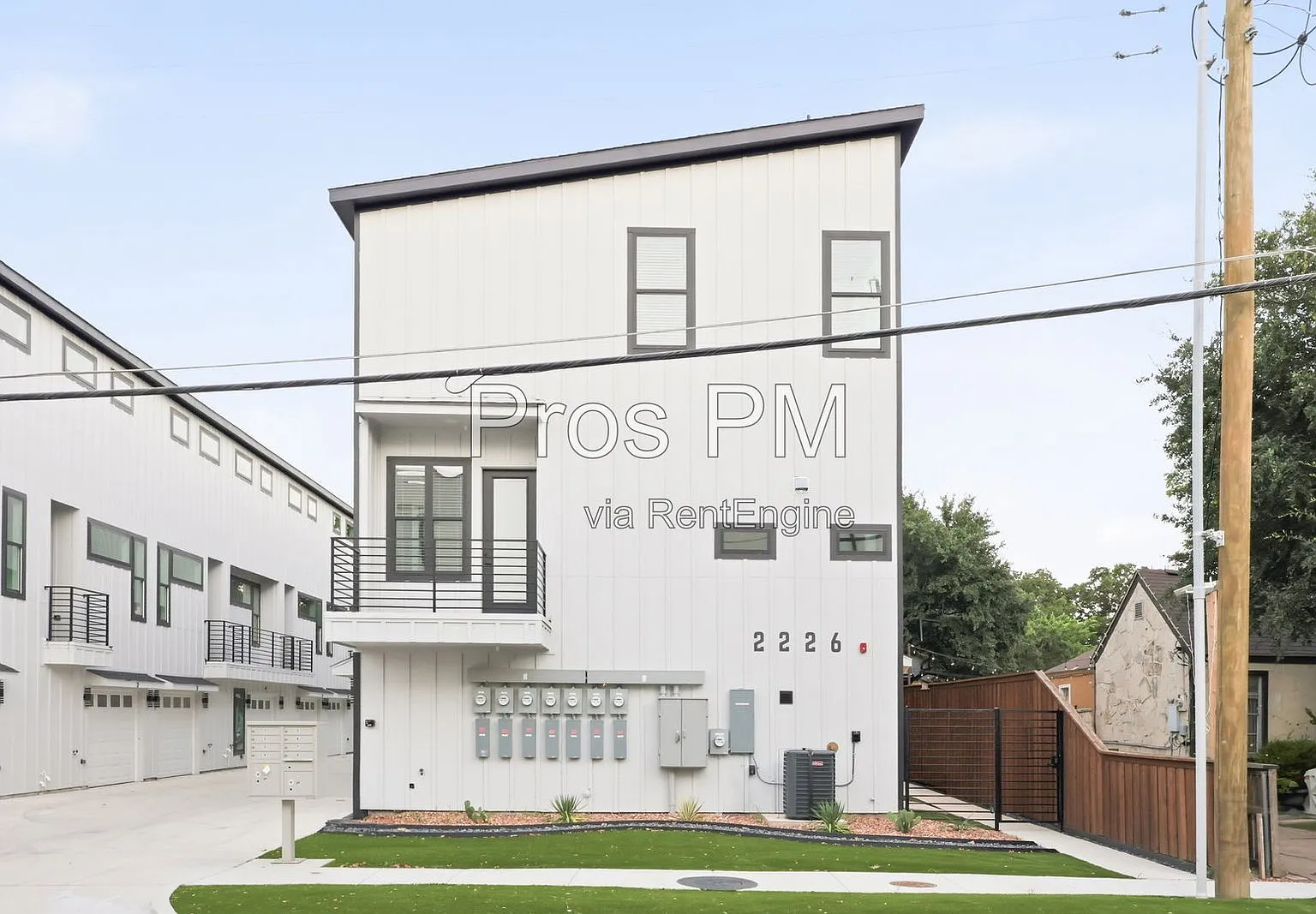 1 bed, 1.5 bath, 881 sqft, $2,000 — Photo 2