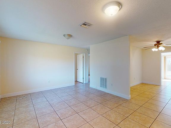 2nd image of 1622 Holland St