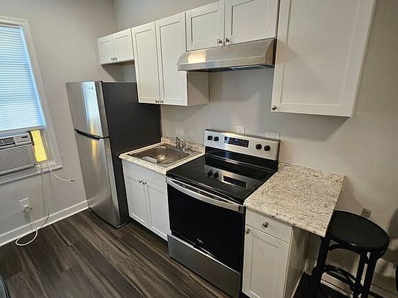 5th image of 822 Caroline St #822
