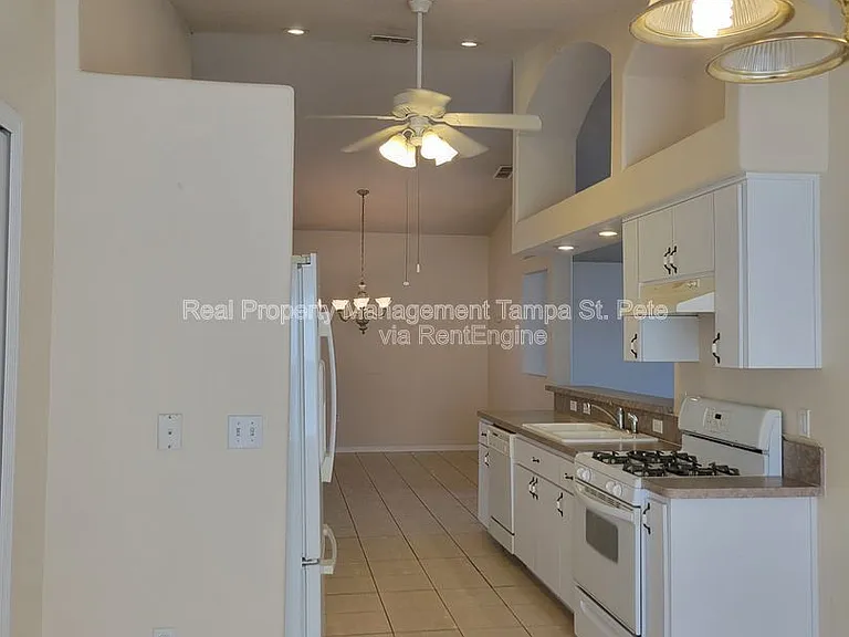 1314 Avonwood Ct — Photo 9