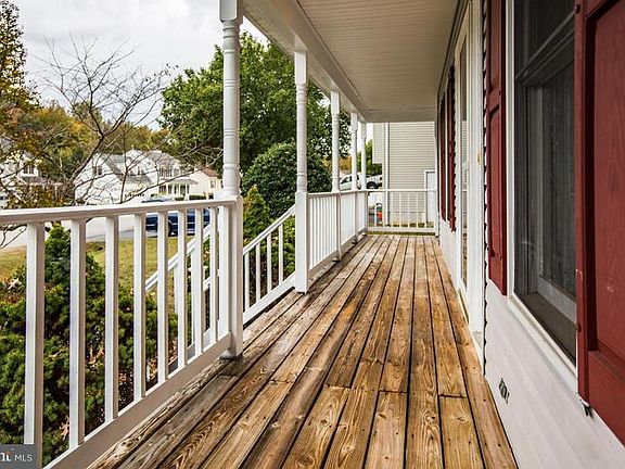 3rd image of 6813 Violet Dr