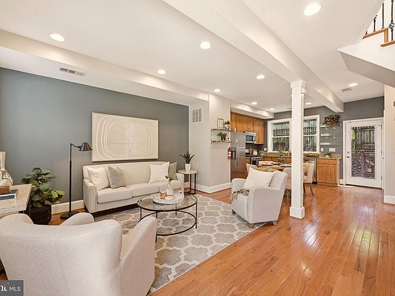 3rd image of 1425 C St NE