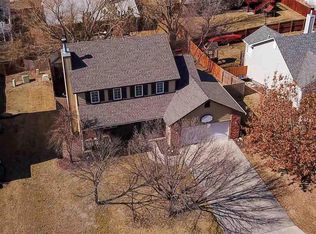 541 Arrowhead Dr, Lawrence, KS 66049