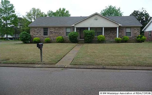 1st image of 917 Farmington Dr N