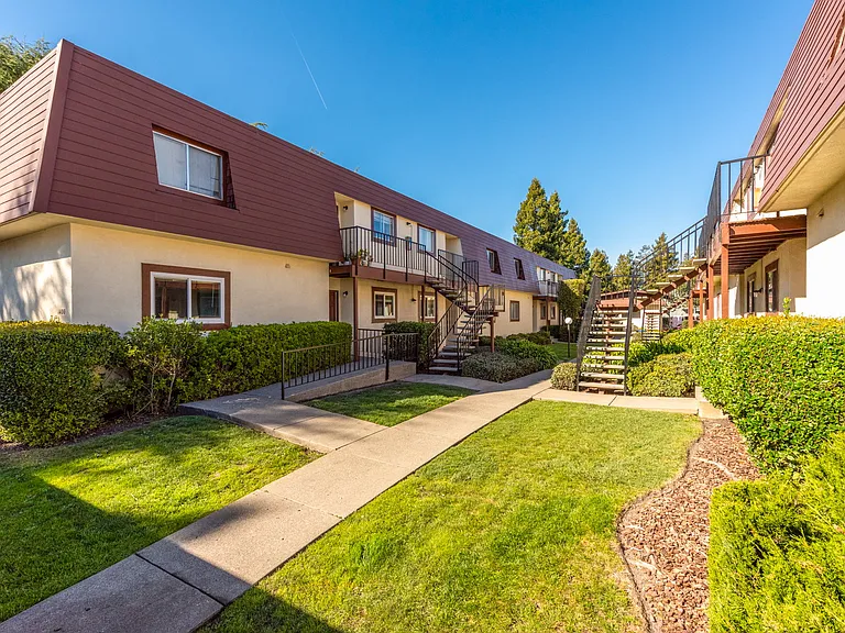 Vista Linda Apartments — Photo 8