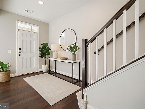 2nd image of 2073 Alder Ln