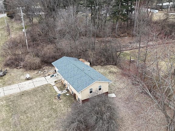 3rd image of 2326 Pioneer Dr