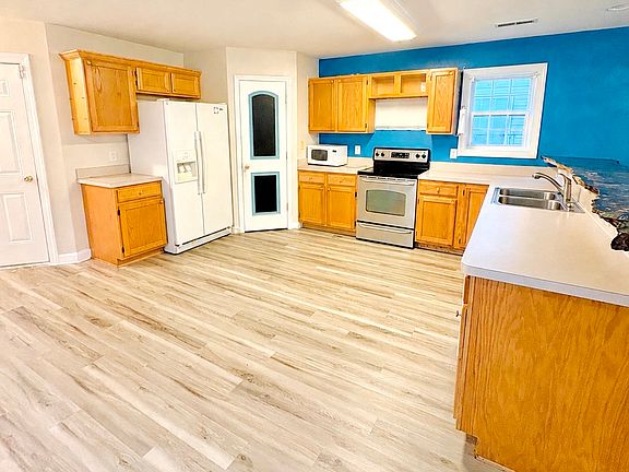 4th image of 1712 Weber Ave