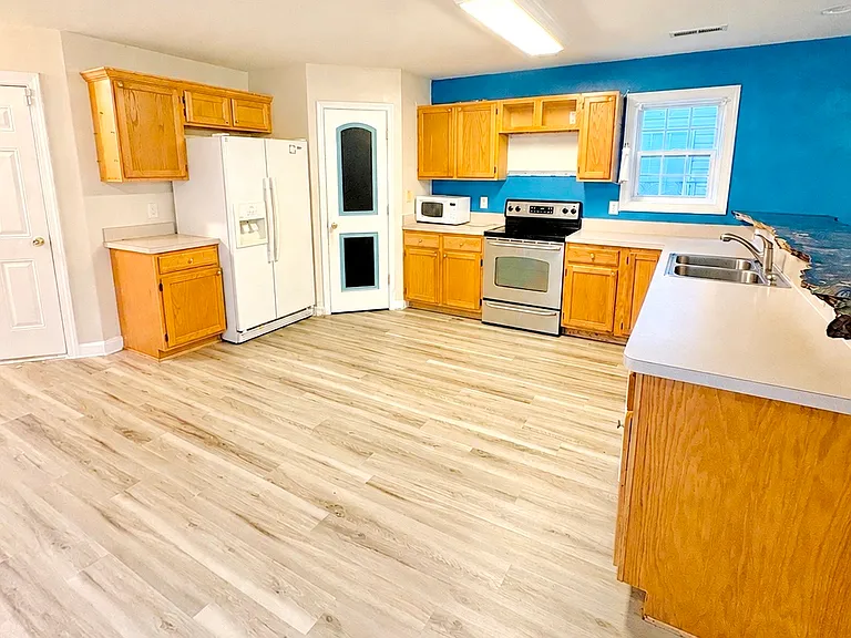 1712 Weber Ave — Photo 4
