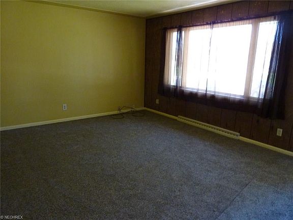 2nd image of 205 Oakdale Dr